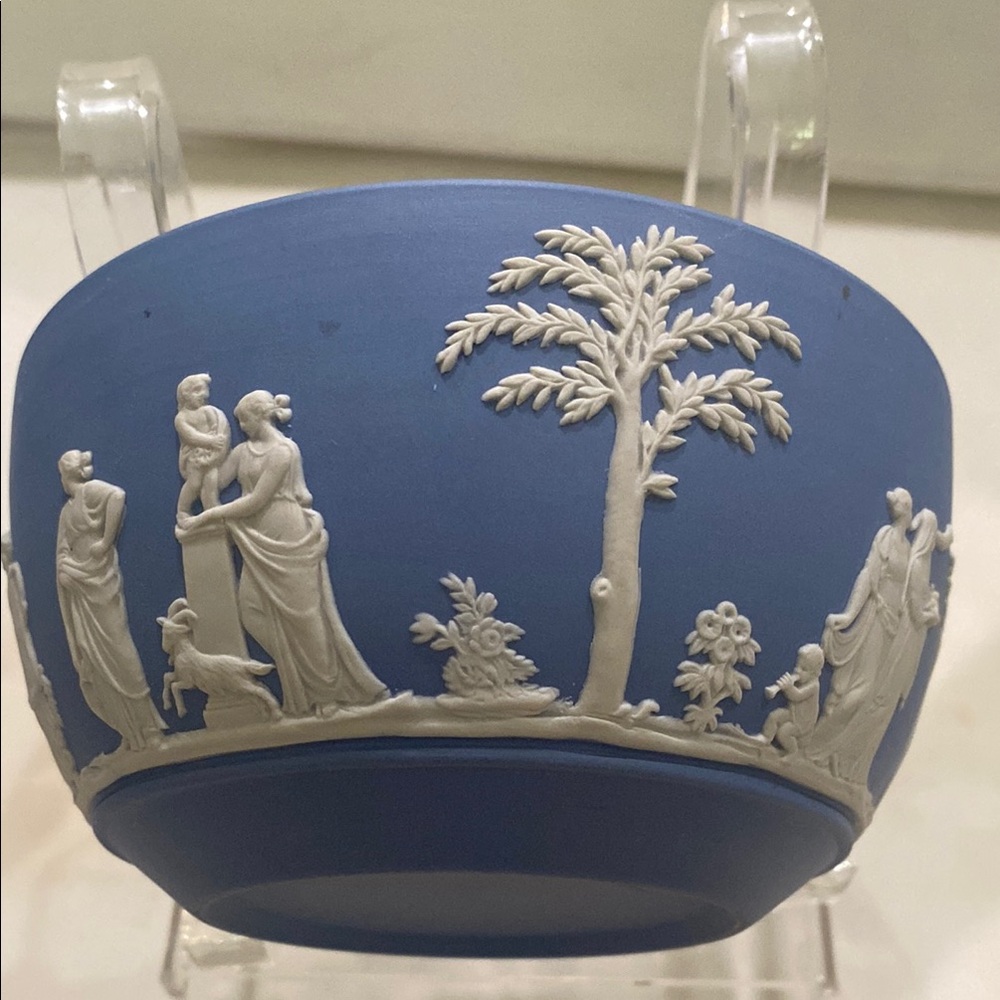Vintage Wedgwood Blue Jasperware Bowl Sacrifice Pattern 5” Ceramic Art Bowl VGUC